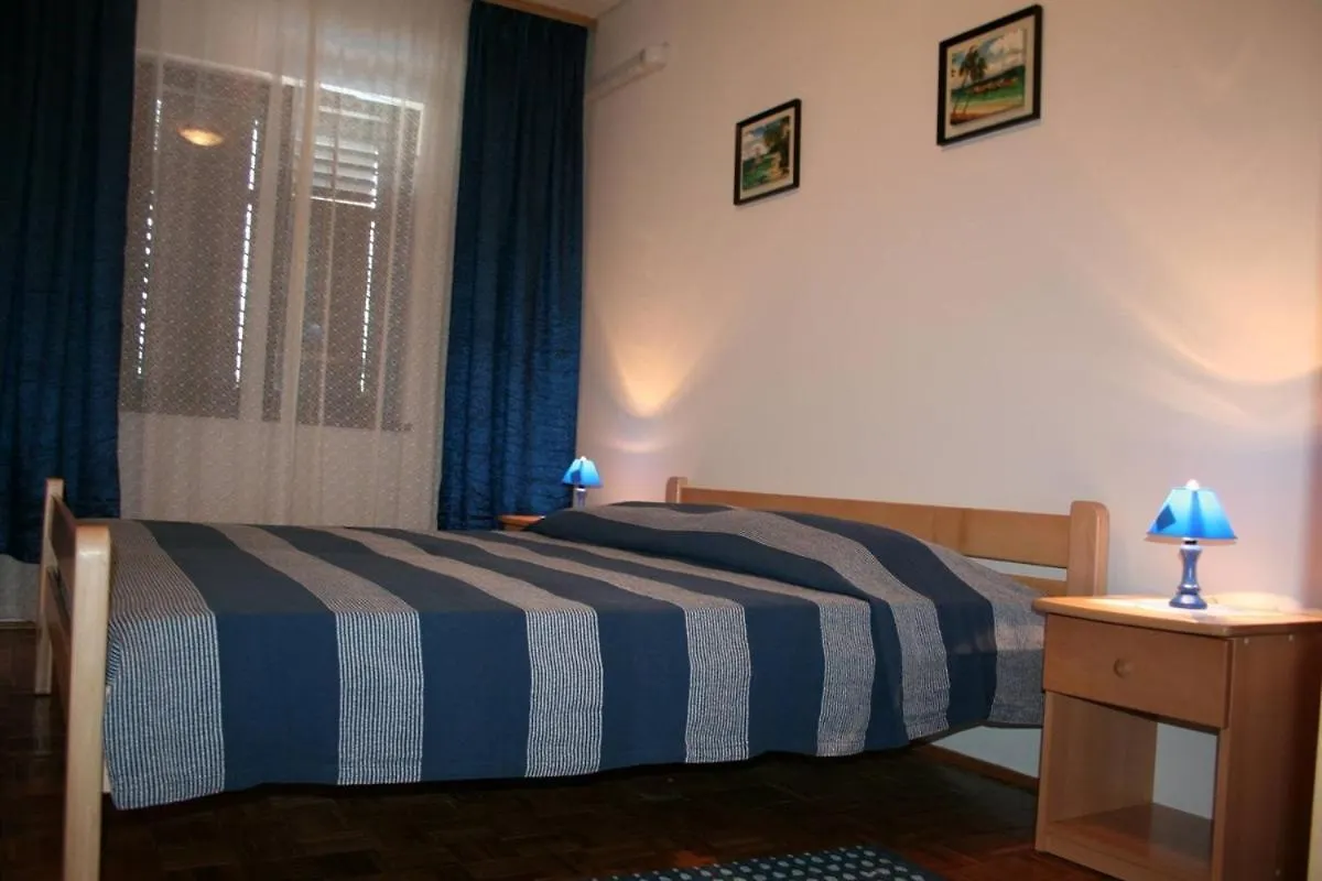 Apartments Susy Pula 0*,